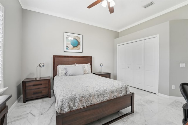 bedroom with ornamental molding, ceiling fan, and a closet