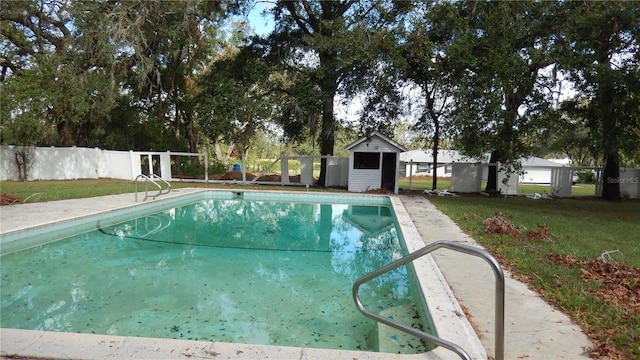 view of pool featuring a lawn