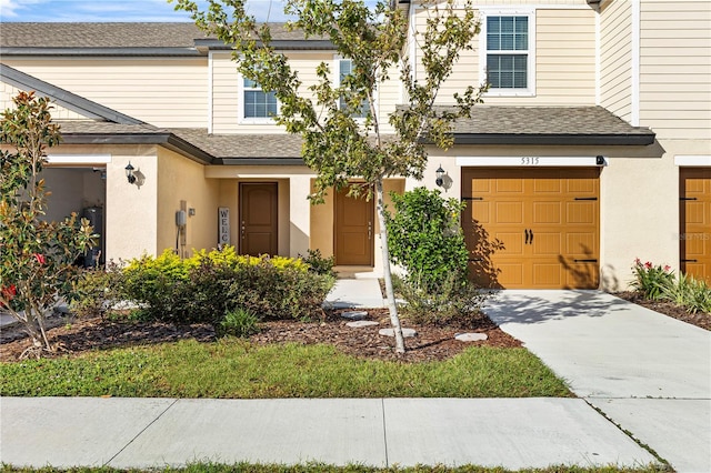 view of front facade featuring a garage