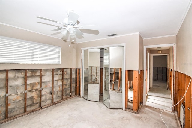 spare room with ornamental molding and ceiling fan