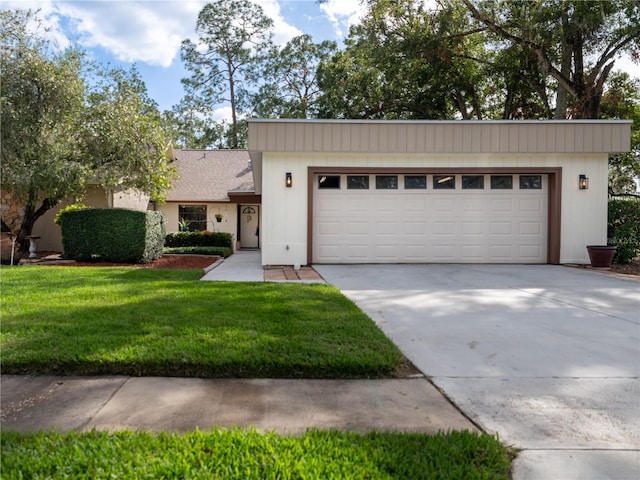 view of front of house featuring a garage and a front yard