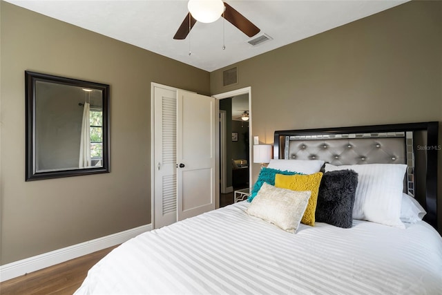 bedroom with hardwood / wood-style flooring, ceiling fan, and a closet