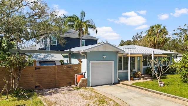 view of front of house featuring a front lawn and a garage