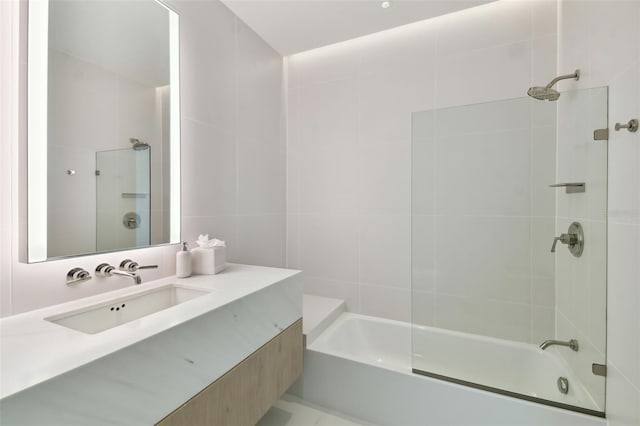 bathroom with vanity and tiled shower / bath