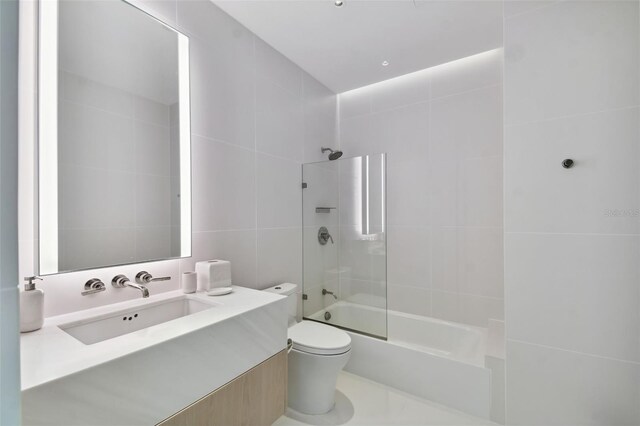 1000 Water St Unit 1702, Tampa, FL 33602 - full bath with toilet, vanity, bathtub / shower combination, and tile walls