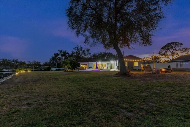 view of yard at dusk