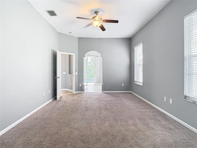 unfurnished room with light carpet and ceiling fan