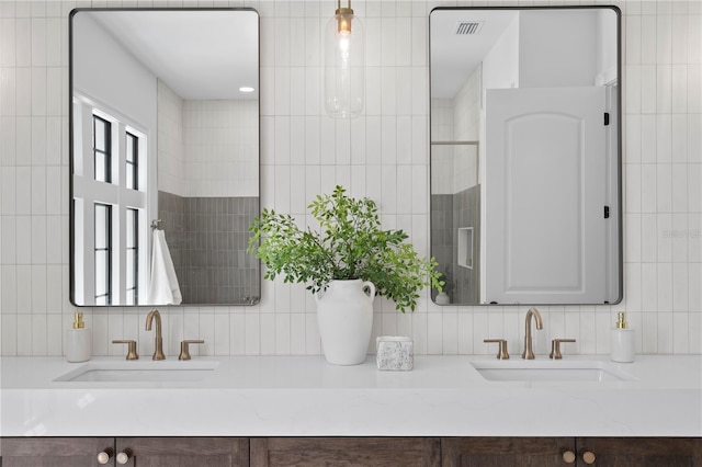 4633 W Lowell Ave, Tampa, FL 33629 - full bath featuring double vanity and backsplash