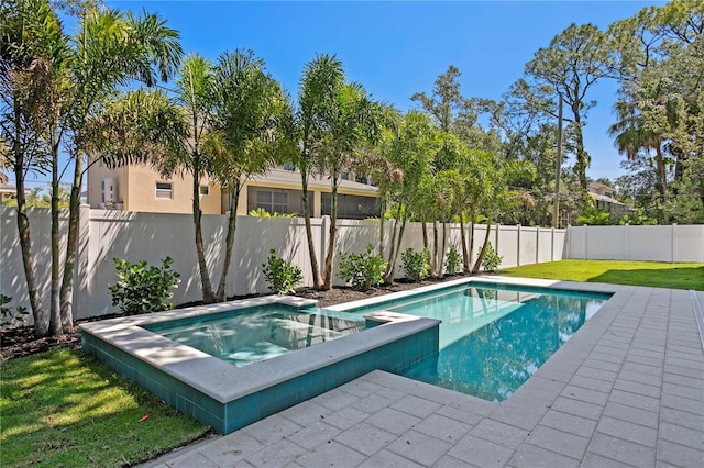 4633 W Lowell Ave, Tampa, FL 33629 - view of pool featuring a pool with connected hot tub and a patio area