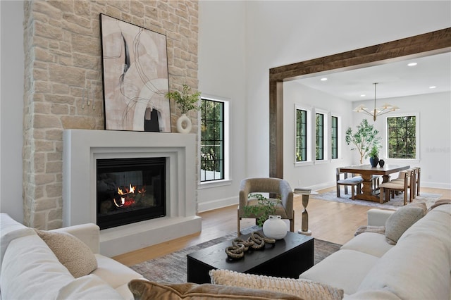 4633 W Lowell Ave, Tampa, FL 33629 - living area featuring a chandelier, wood finished floors, a fireplace, recessed lighting, and baseboards