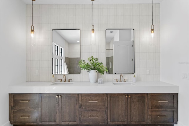 4633 W Lowell Ave, Tampa, FL 33629 - full bath featuring double vanity and backsplash