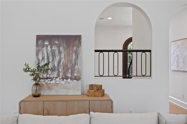 4633 W Lowell Ave, Tampa, FL 33629 - living room featuring arched walkways, wood finished floors, baseboards, and recessed lighting