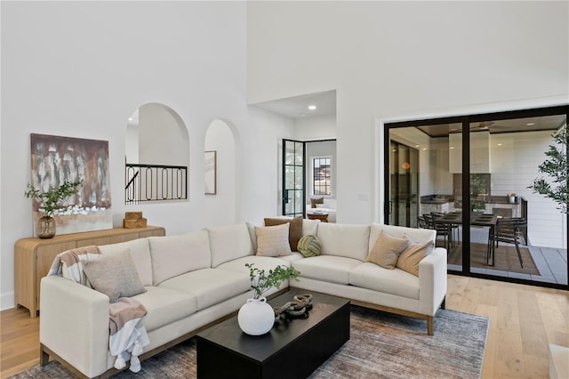 4633 W Lowell Ave, Tampa, FL 33629 - living area featuring wood finished floors and a high ceiling