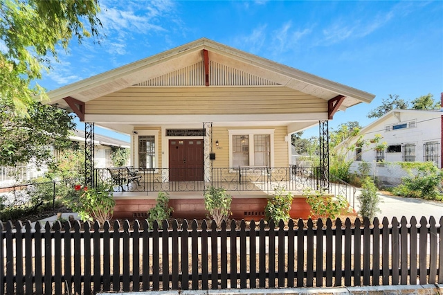 view of front facade featuring a porch and a fenced front yard