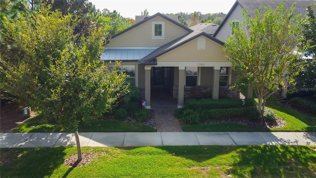 view of front of home featuring a front lawn