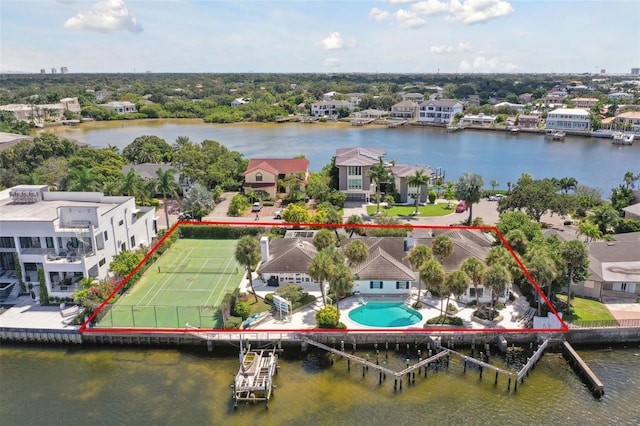5031 W San Miguel St, Tampa, FL 33629 - aerial perspective of suburban area with property parcel outlined, a large body of water, and a pool area