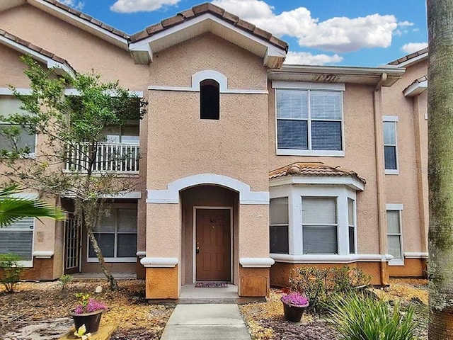 view of front of home featuring a balcony