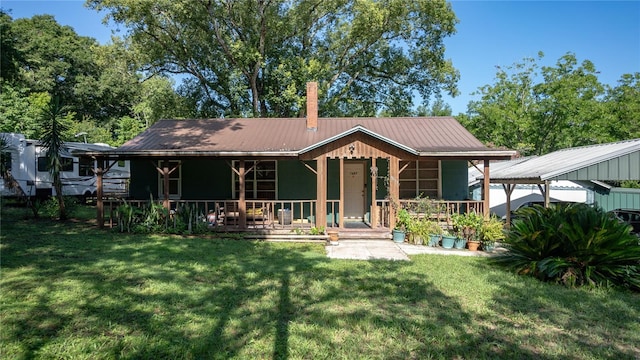 view of front of home featuring a front yard and covered porch