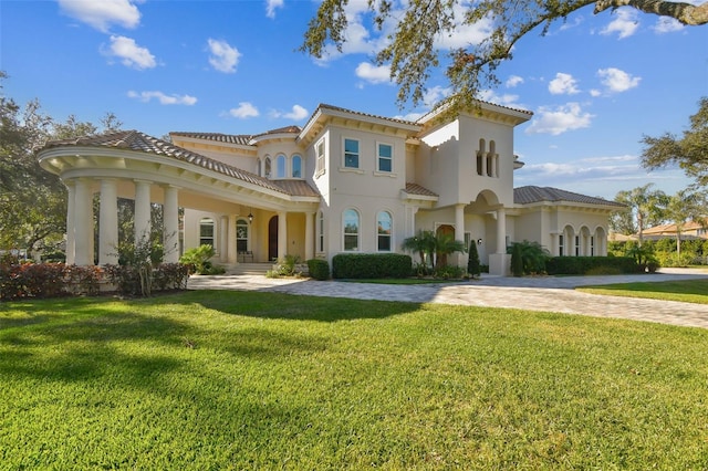 view of front facade with a front lawn