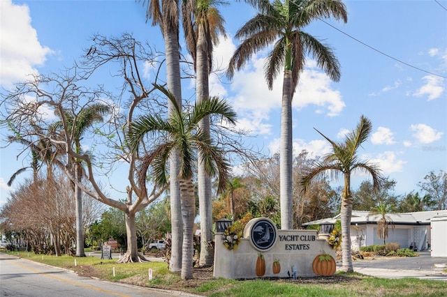 view of community / neighborhood sign