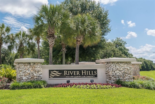 community sign featuring a lawn