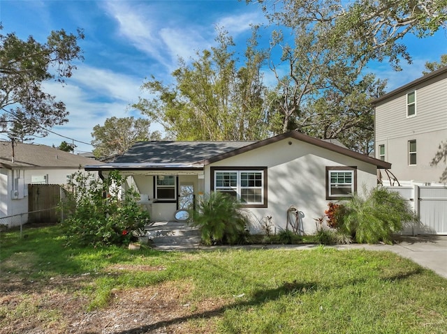 view of front of property with a front yard