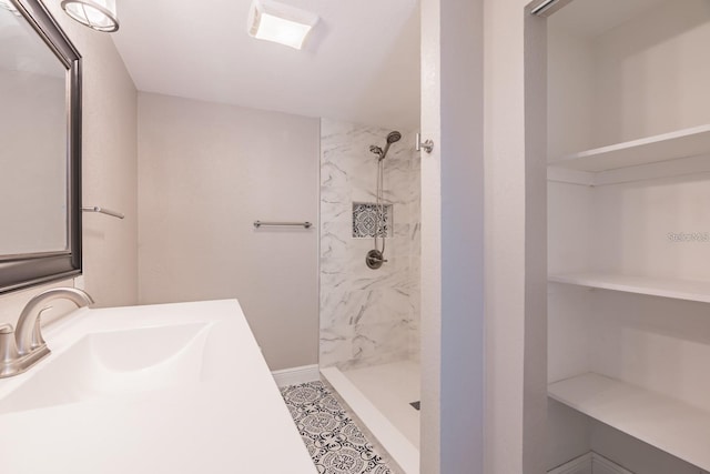 bathroom featuring sink and tiled shower