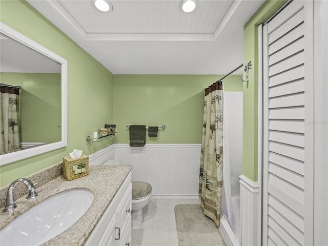 full bathroom featuring toilet, shower / bath combo, vanity, and a tray ceiling