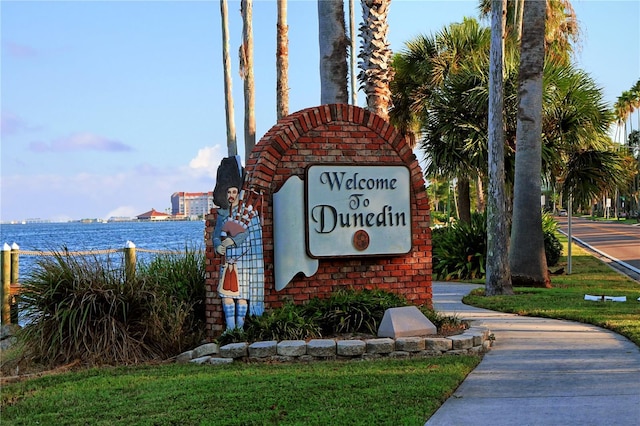 community / neighborhood sign featuring a water view