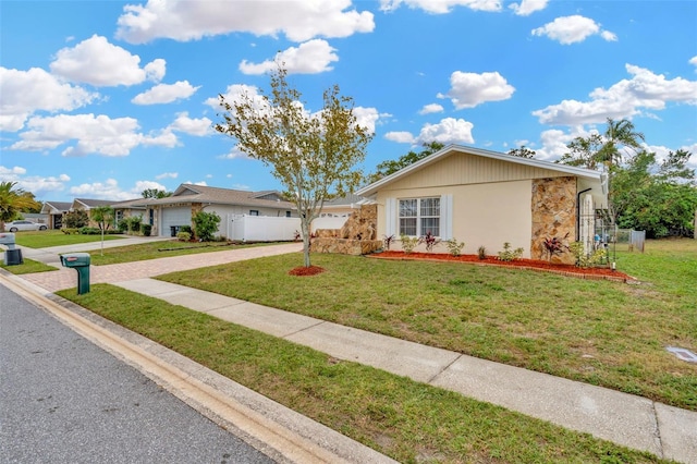 single story home with a front lawn