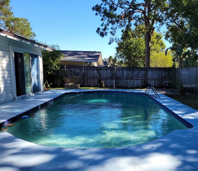 view of swimming pool