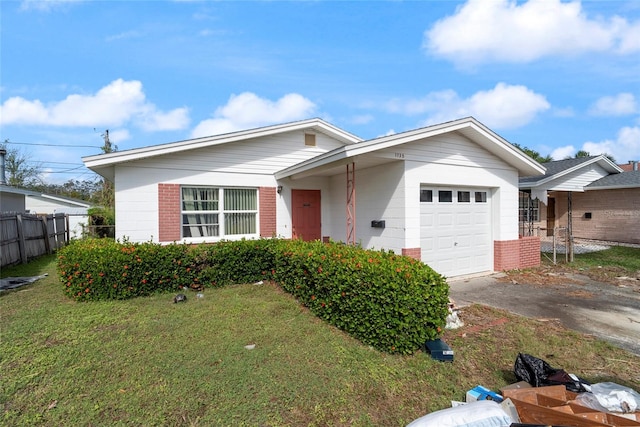 view of front facade featuring a front yard