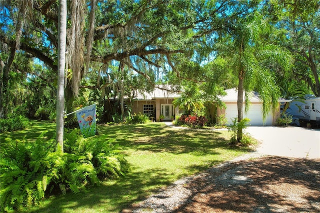 view of front of house featuring a garage and a front yard