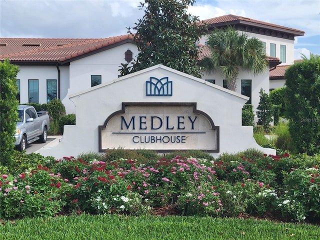 view of community / neighborhood sign