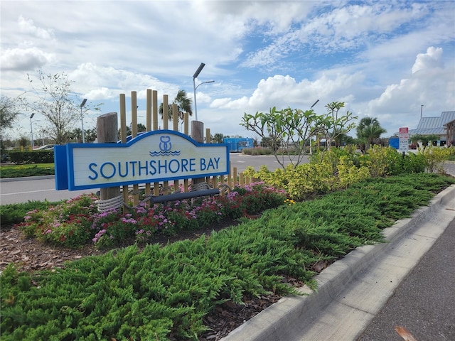 view of community / neighborhood sign