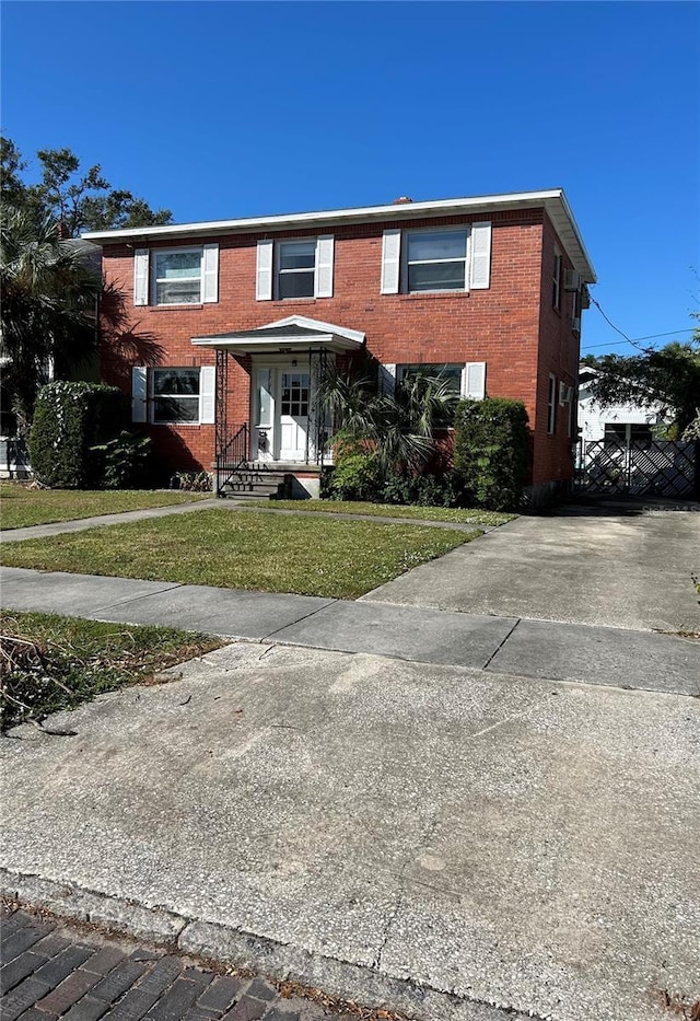 view of front of property with a front lawn