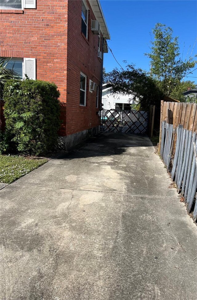 936 11th St N, Saint Petersburg, FL 33705 - photo 17