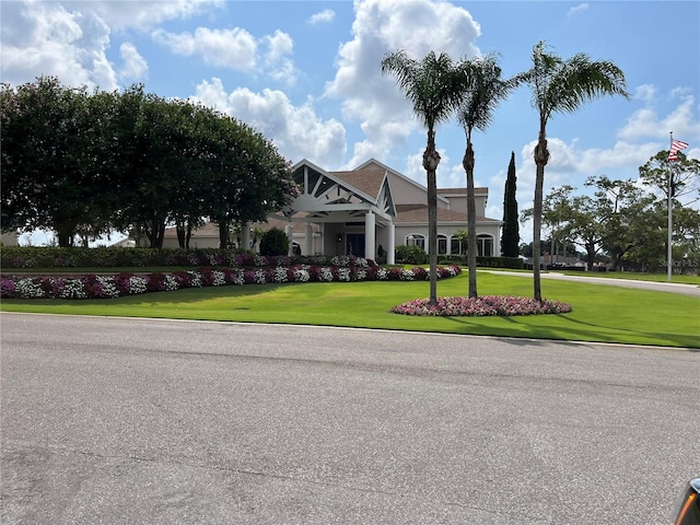 view of front facade with a front lawn