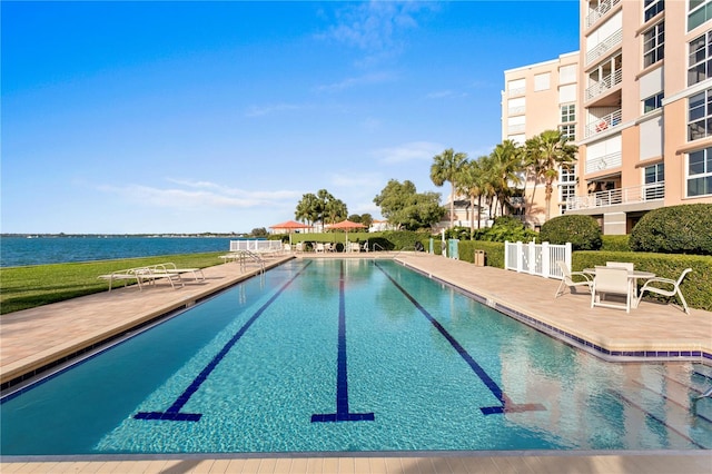 view of pool featuring a water view