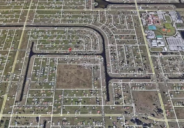 Listing photo 3 for 2042 NW 4th St, Cape Coral FL 33993