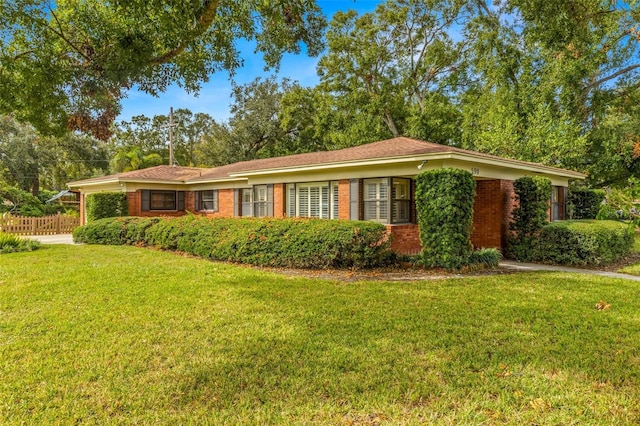 ranch-style house featuring a front lawn