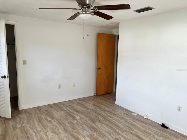 unfurnished room featuring light hardwood / wood-style flooring and ceiling fan