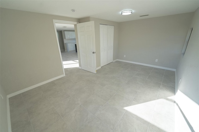 empty room with light tile patterned flooring