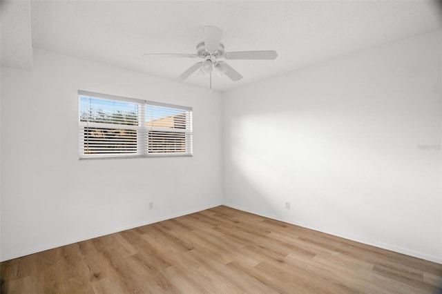 unfurnished room with light wood-style flooring, baseboards, and a ceiling fan