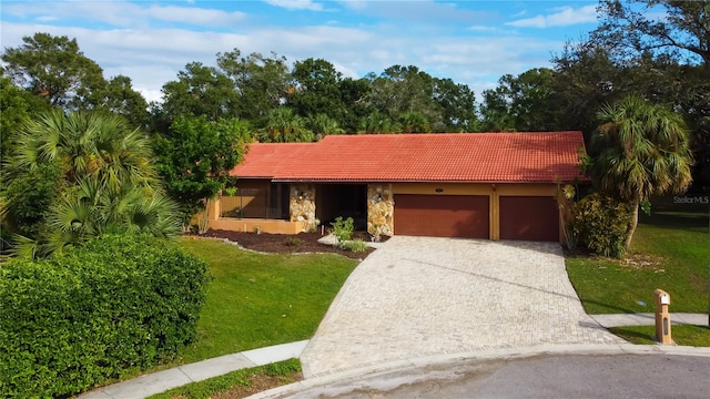 view of front of house featuring a garage and a front lawn