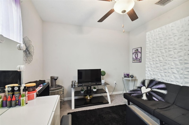 carpeted living room featuring ceiling fan