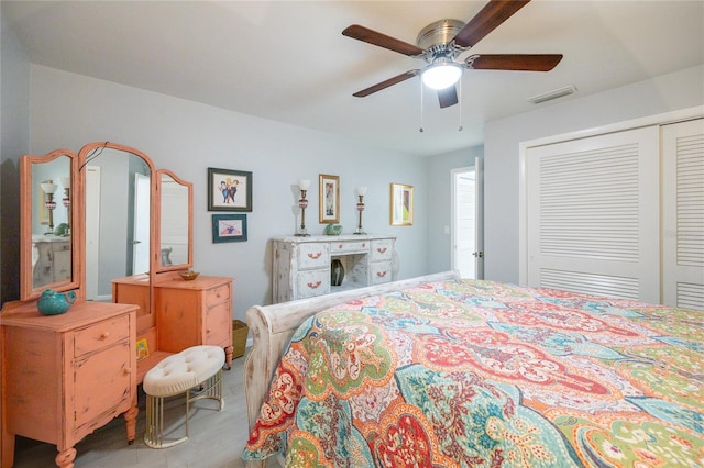 bedroom featuring ceiling fan and a closet