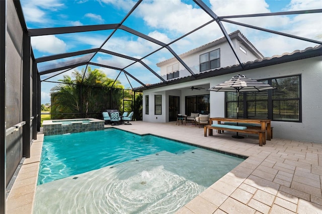 view of swimming pool featuring ceiling fan, a lanai, an in ground hot tub, and a patio