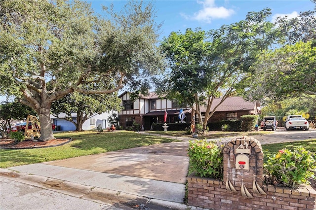 view of front of home featuring a front lawn