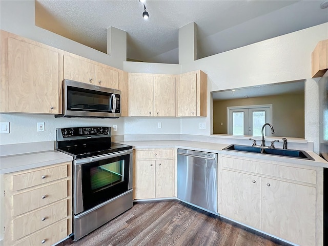 7713 Manor Dr, Lakeland, FL 33810 - photo 4